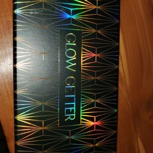Glow getter contour palette